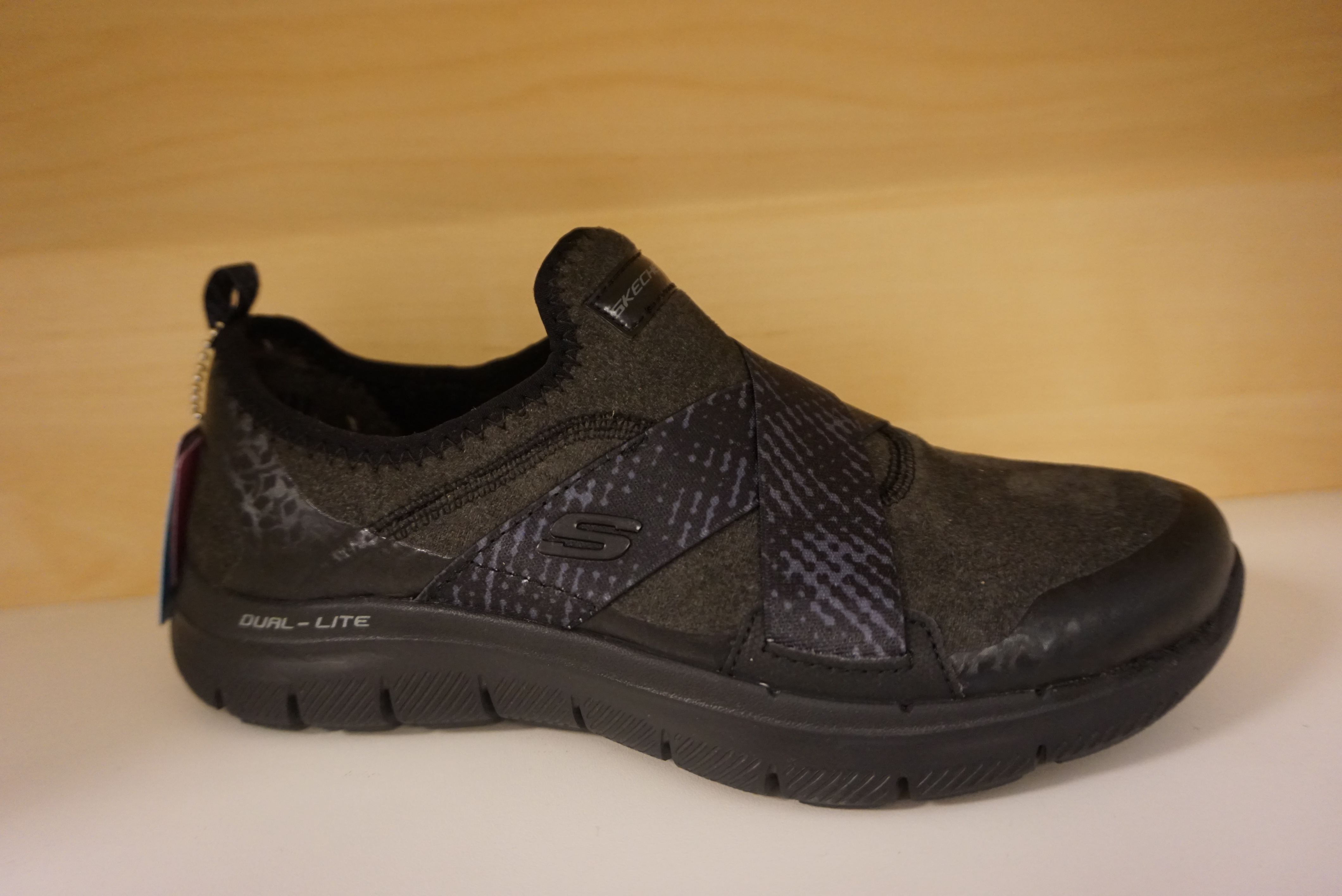 skechers med memory foam